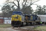 CSX 488 leads 5321 around the wye